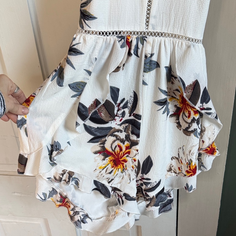 Floral Ruffle Halter Romper - Picture 2 of 4